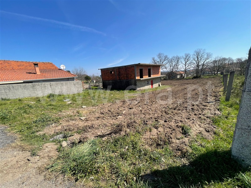 Terreno com ruina / Montalegre, Solveira