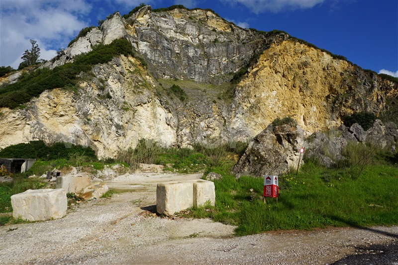 Terreno com ruina / Óbidos, Santa Maria, São Pedro e Sobral da Lagoa