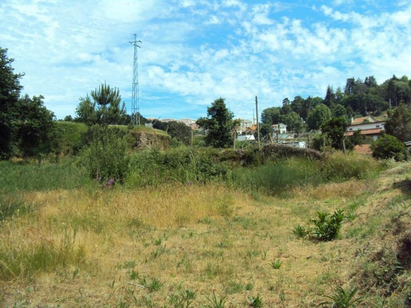 Terreno com ruina / Oliveira de Azeméis, Oliveira de Azeméis, Santiago de Riba-Ul, Ul, Macinhata da Seixa e Madail