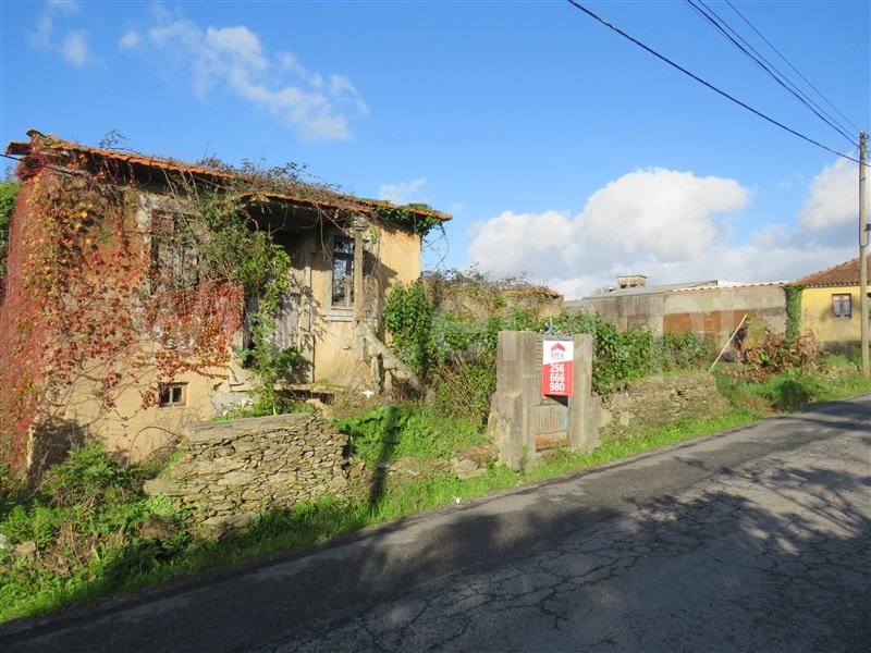 Terreno com ruina / Oliveira de Azeméis, São Martinho da Gândara