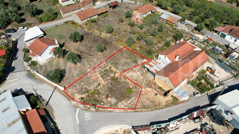 Terreno com ruina / Ourém, Caxarias