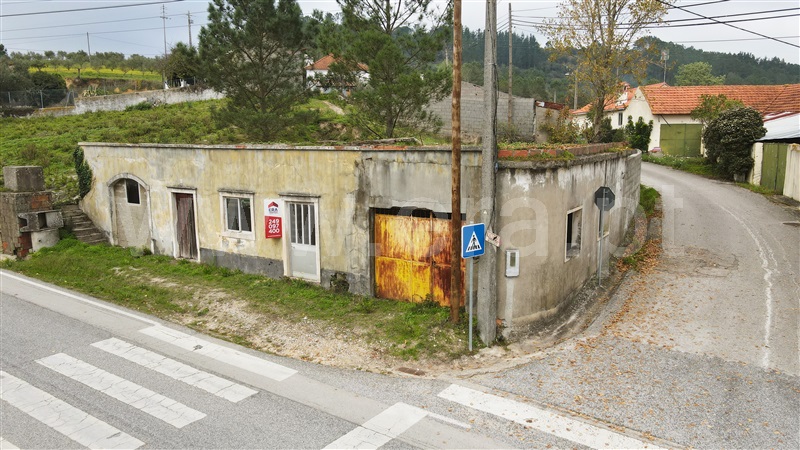 Terreno com ruina / Ourém, Gondemaria e Olival