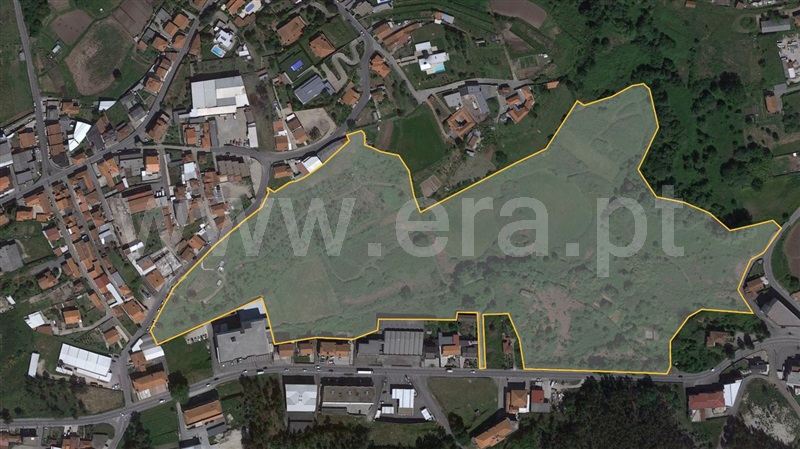 Terreno com ruina / Paços de Ferreira, Meixomil