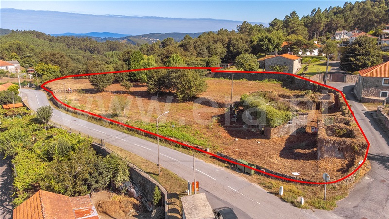 Terreno com ruina / Paredes de Coura, Agualonga