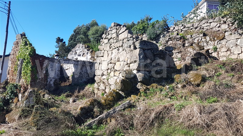 Terreno com ruina / Penafiel, Boelhe