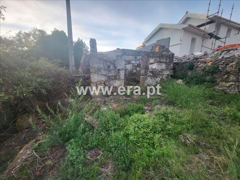 Terreno com ruina / Penafiel, Bustelo