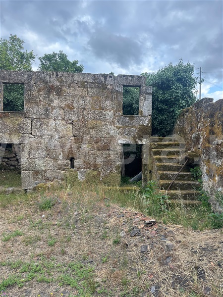 Terreno com ruina / Penafiel, Paço de Sousa