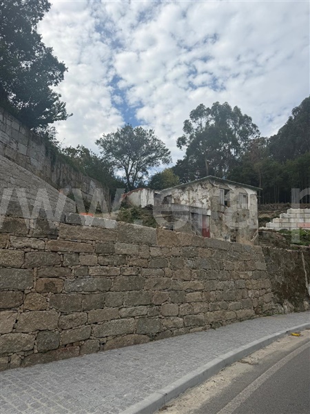 Terreno com ruina / Penafiel, Termas de São Vicente