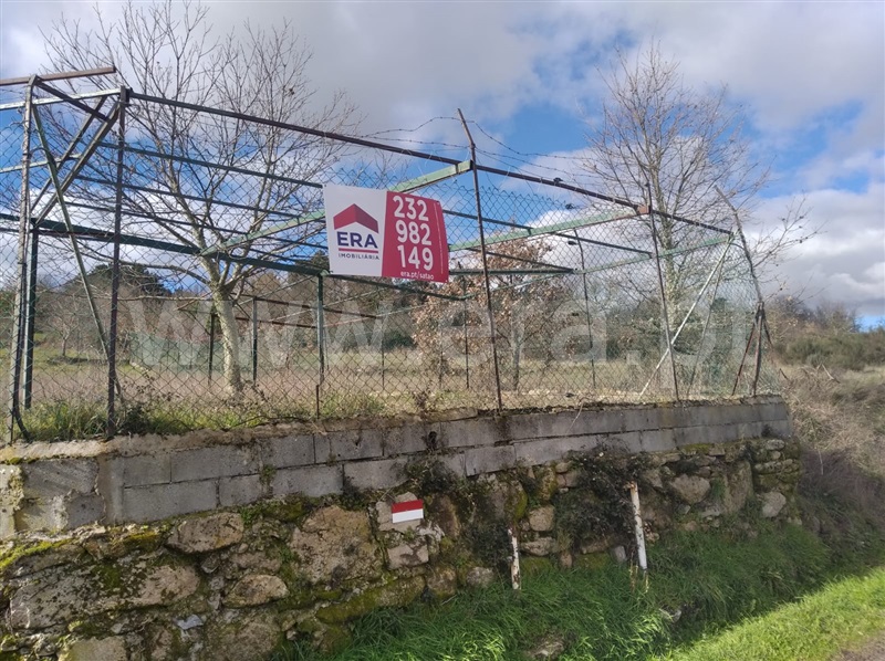 Terreno com ruina / Penedono, Penedono e Granja