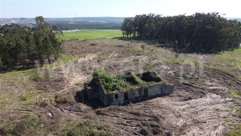 Terreno com ruina / Peniche, Atouguia da Baleia