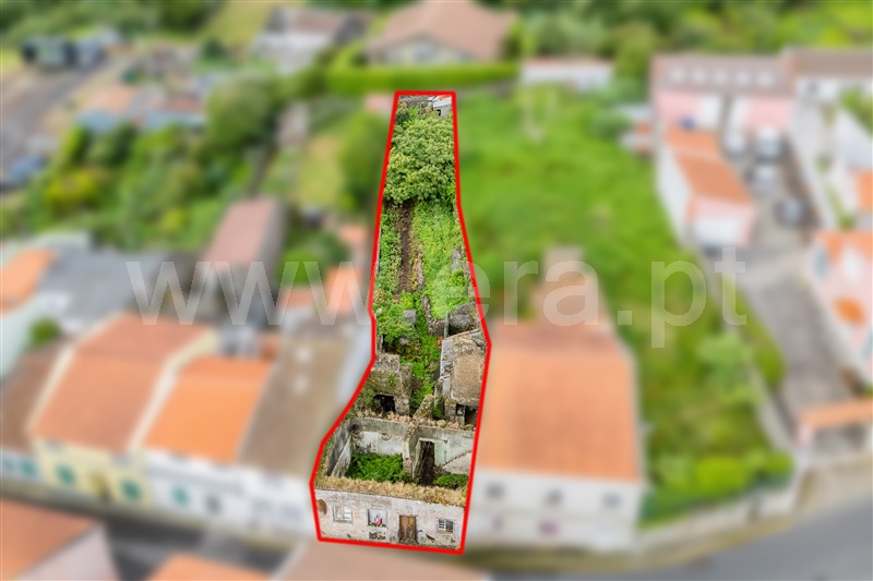 Terreno com ruina / Ponta Delgada, Ponta Delgada