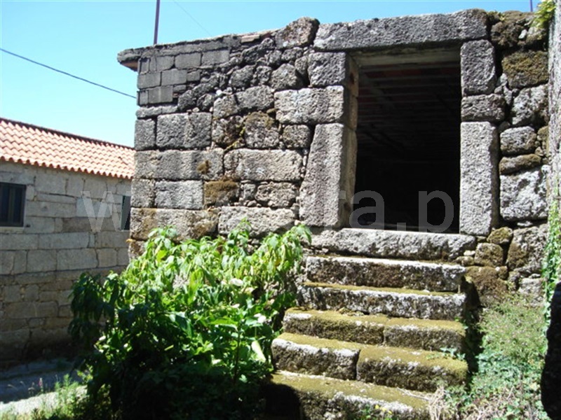 Terreno com ruina  Póvoa de Lanhoso, Sobradelo da Goma - 1015274 - 4