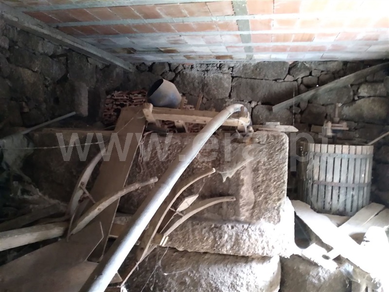 Terreno com ruina  Póvoa de Lanhoso, Sobradelo da Goma - 1015274 - 8
