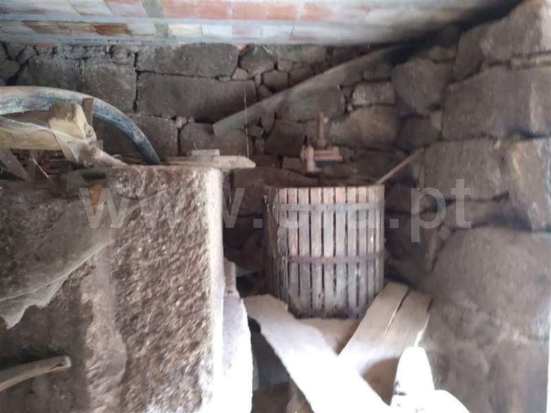 Terreno com ruina  Póvoa de Lanhoso, Sobradelo da Goma - 1015274 - 9