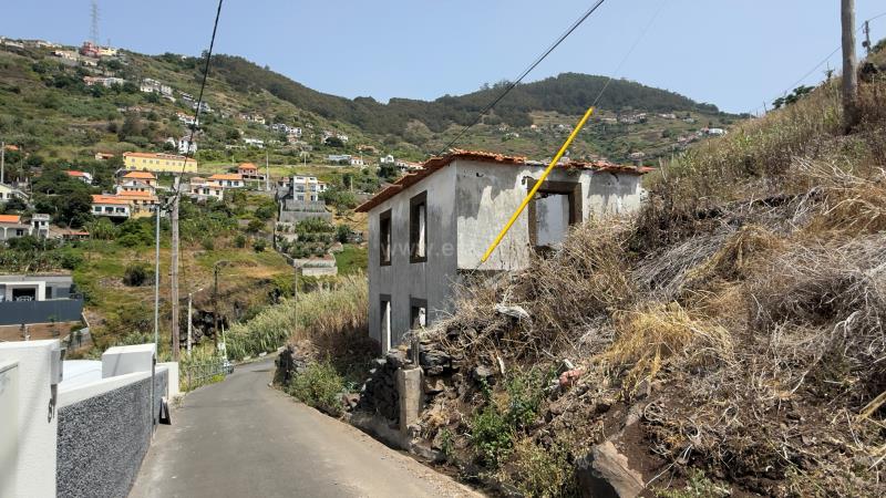 Terreno com ruina / Ribeira Brava, Campanário