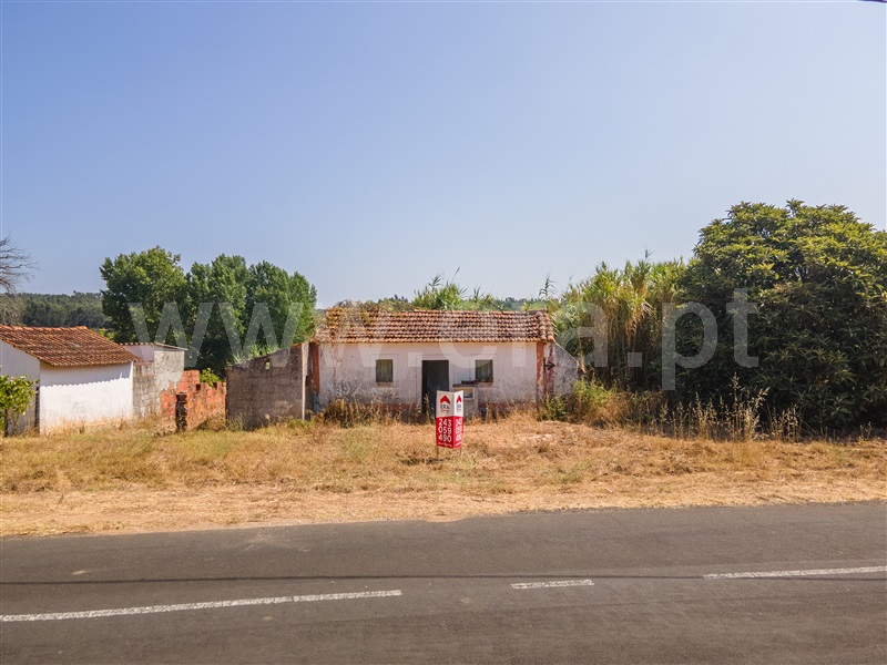Terreno com ruina T1 / Rio Maior, Fráguas