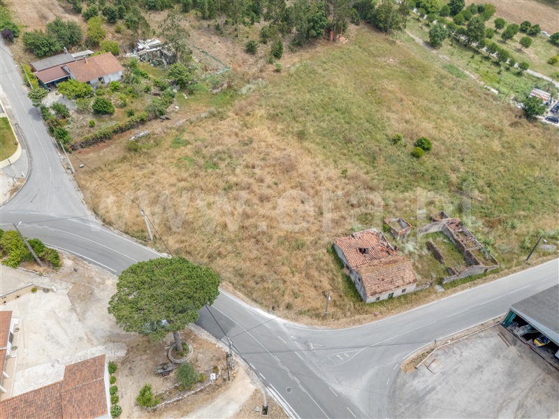 Terreno com ruina / Rio Maior, Rio Maior