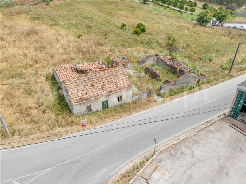 Terreno com ruina / Rio Maior, Rio Maior