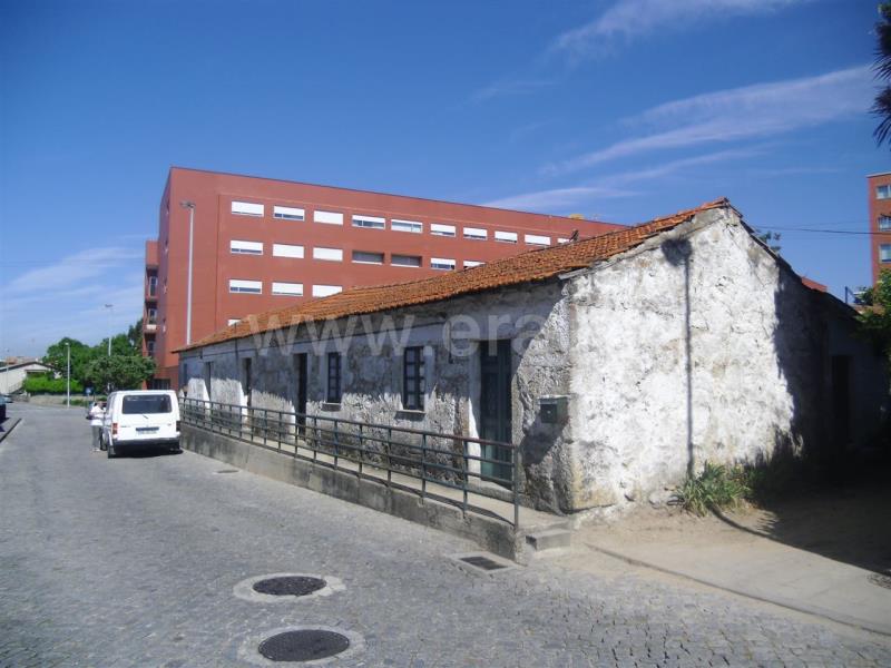 Terreno com ruina / Santo Tirso, Vila das Aves