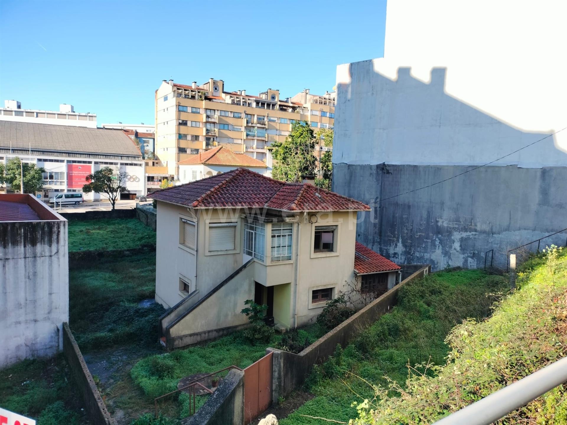 Land for sale in São João da Madeira, Portugal — €398,000