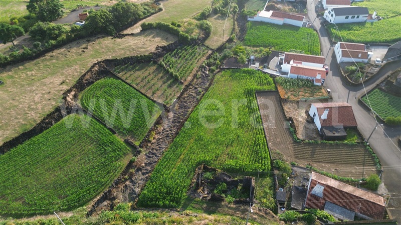 Terreno com ruina / São Roque do Pico, Prainha