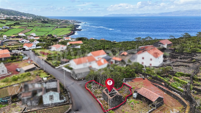 Terreno com ruina / São Roque do Pico, Prainha