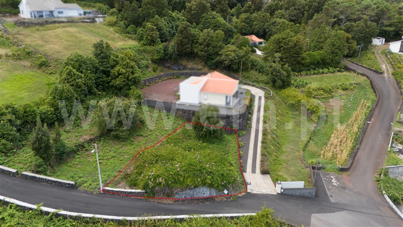 Terreno com ruina / São Roque do Pico, São Roque do Pico