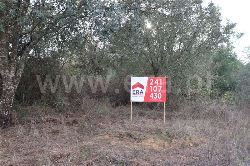 Terreno com ruina / Sardoal, Valhascos