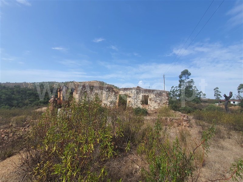 Terreno com ruina / Silves, São Bartolomeu de Messines