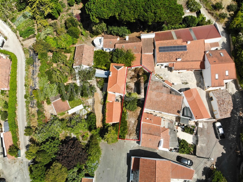 Terreno com ruina / Sintra, Nafarros
