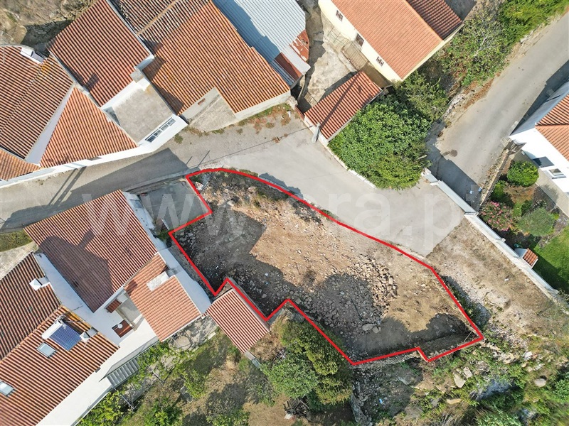 Terreno com ruina / Sobral de Monte Agraço, Sapataria