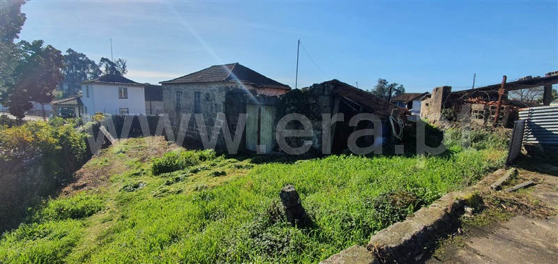 Terreno com ruina T1 / Paços de Ferreira, Frazão Arreigada