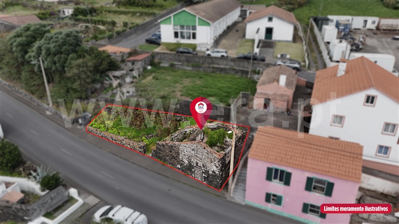 Terreno com ruina T2 / Horta, Horta (Angústias)