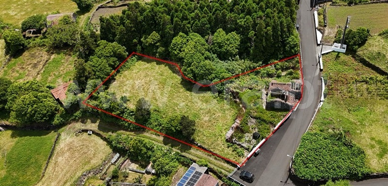 Terreno com ruina T2 / Lajes do Pico, Ribeirinha