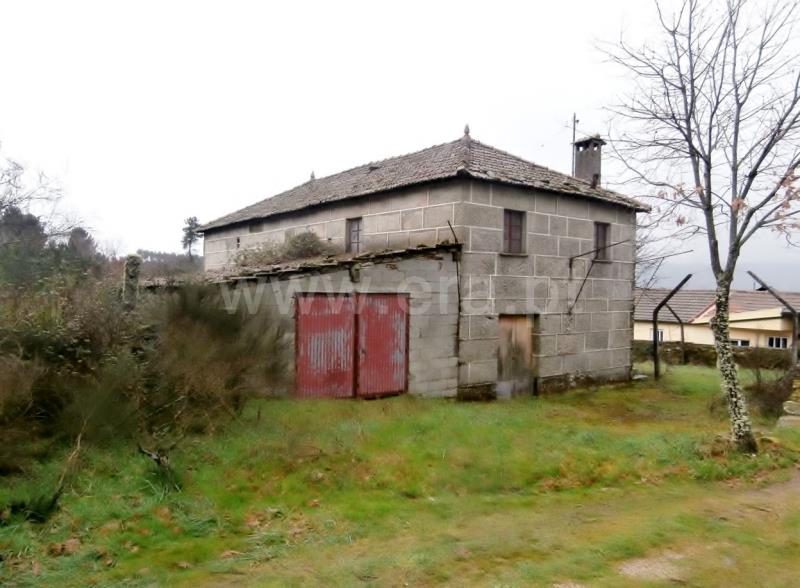 Terreno com ruina T2 / Vila Pouca de Aguiar, Vreia de Jales
