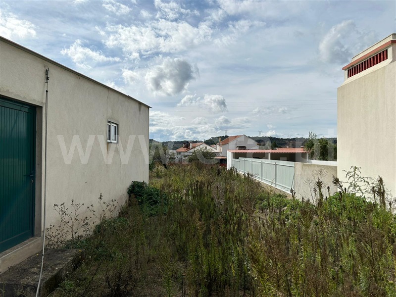 Terreno com ruina T3 / Abrantes, Crucifixo