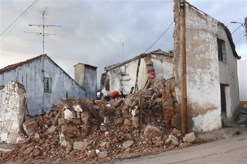 Terreno com ruina T3 Gavião, Comenda - 1371961 - 1