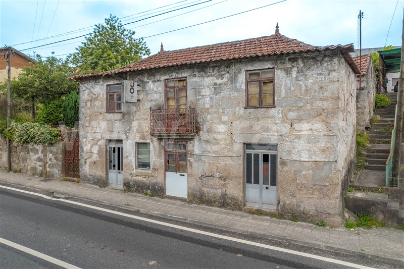 Terreno com ruina T3 / Paredes, Lordelo