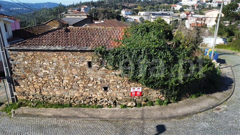 Terreno com ruina T3 / Penafiel, Sebolido