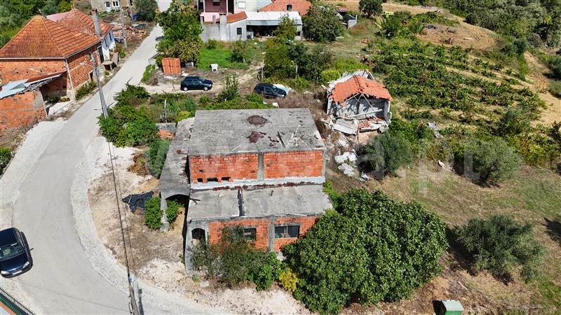 Terreno com ruina T3 / Pombal, Abiul