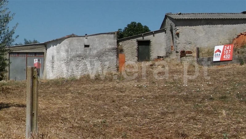 Terreno com ruina T4 / Abrantes, Martinchel
