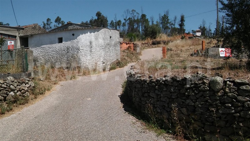 Terreno com ruina T4 / Abrantes, Martinchel