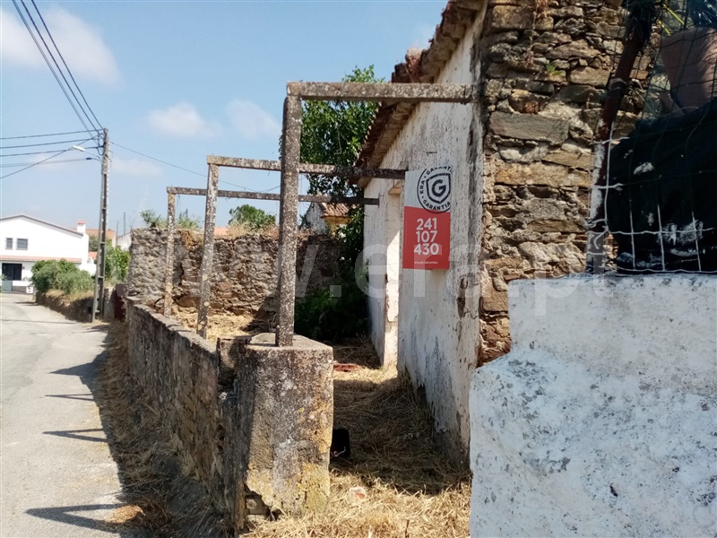 Terreno com ruina T4 / Abrantes, Mouriscas
