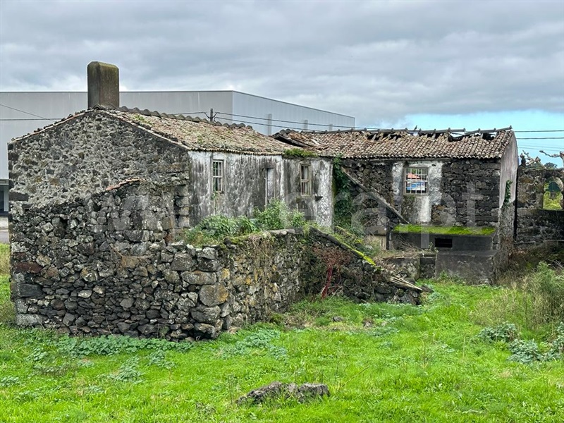 Terreno com ruina T4 / Madalena, Madalena