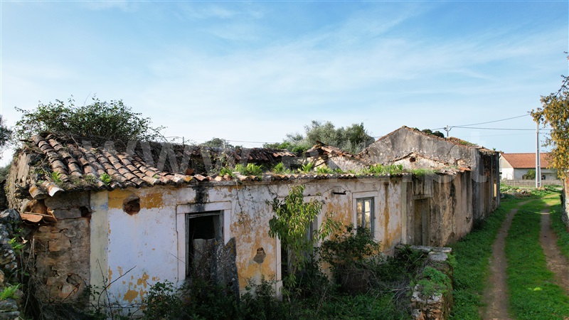 Terreno com ruina / Tomar, Além da Ribeira e Pedreira