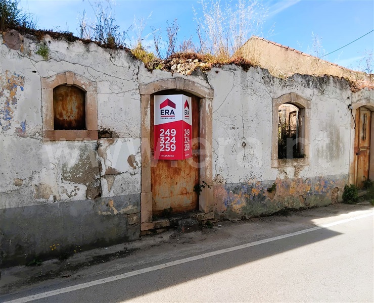 Terreno com ruina / Tomar, Casais e Alviobeira