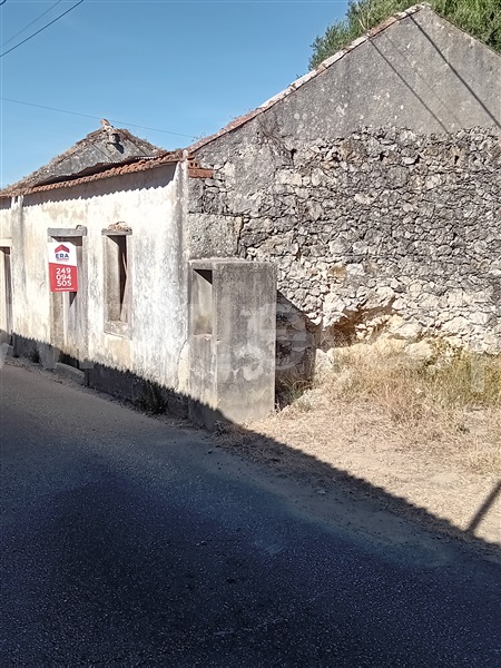 Terreno com ruina / Torres Novas, Brogueira, Parceiros de Igreja e Alcorochel