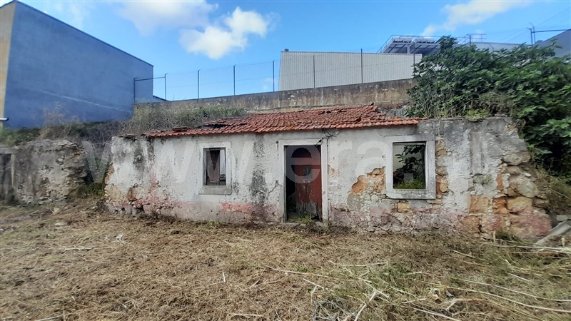 Terreno com ruina / Torres Novas, Torres Novas (Santa Maria, Salvador e Santiago)