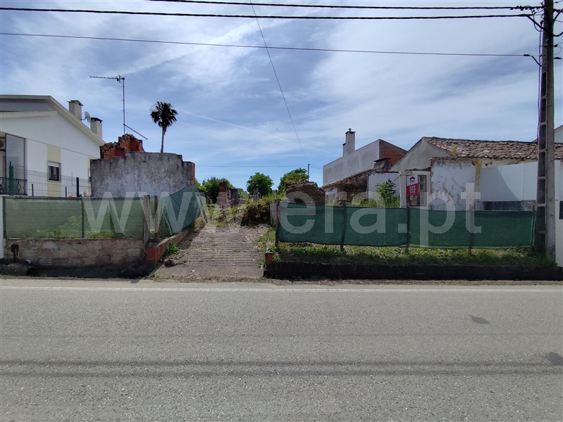 Terreno com ruina / Torres Novas, Torres Novas (Santa Maria, Salvador e Santiago)