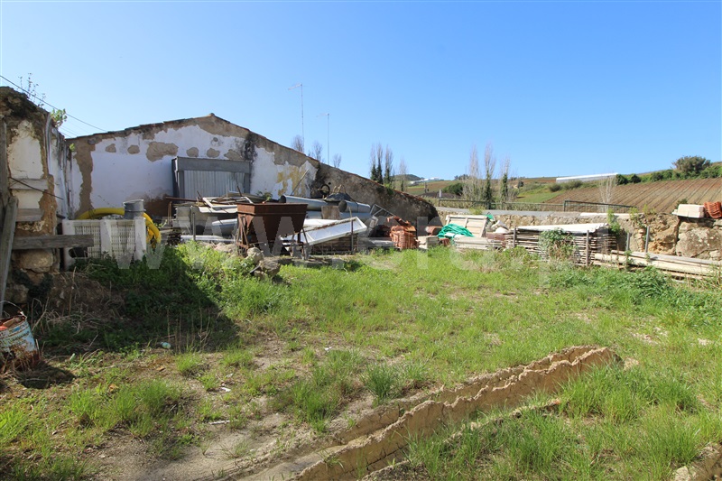 Terreno com ruina / Torres Vedras, Ventosa